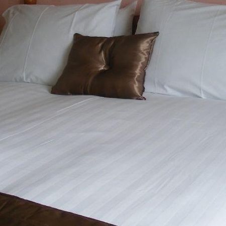 Harbour Moon Inn Лоо Екстер'єр фото